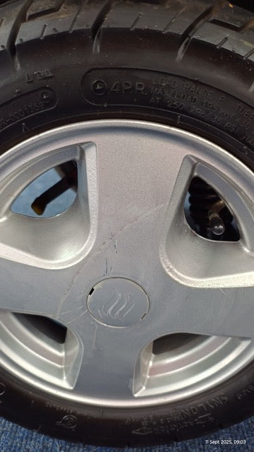 TGA Breeze S4 with canopy (used)