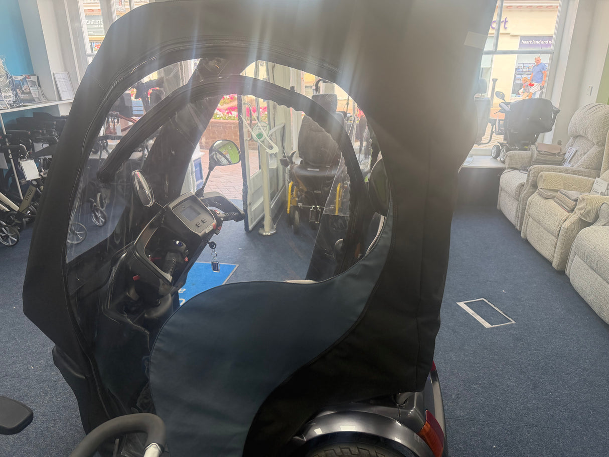 TGA Breeze S3 with Canopy (Pre-Loved)